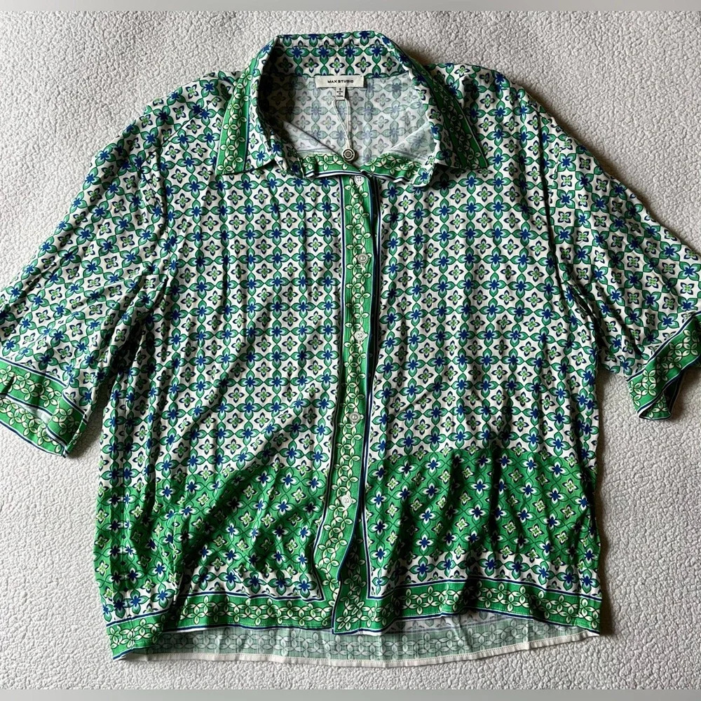 NWT Max Studio green floral patterned short sleeve button down, women’s small